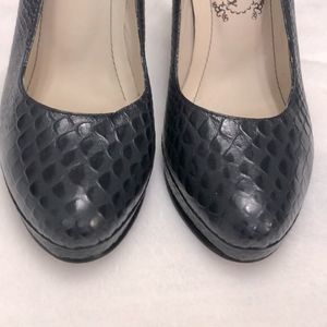 Tihany Genuine Leather Navy Platform Pumps Made in Columbia, Size 34 EU